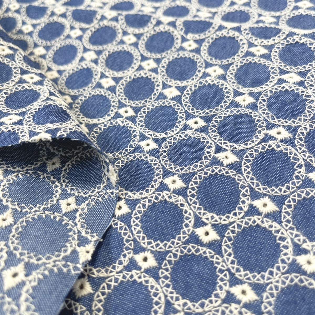 サークル 薄手 刺繍デニム　ab50 135×55㎝　ハンドメイド 刺繍 布