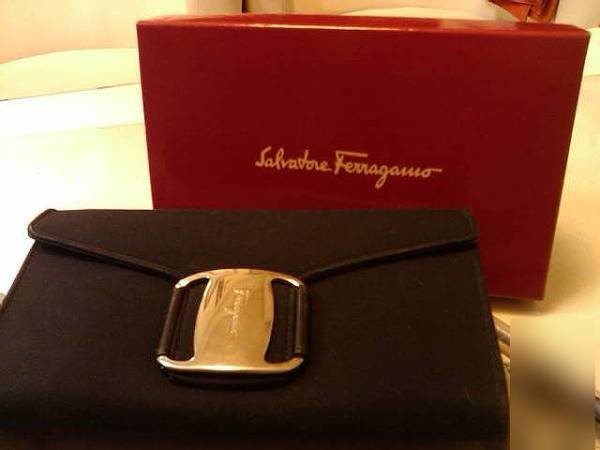 ★送料無料即決★Ferragamo(フェラガモ)ヴァラ ナイロン 財布