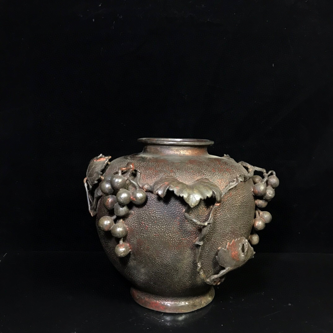 旧家珍蔵品 銅製 泥金 注目の 葡萄紋 罐子 生まれのブランドで 極細工 古賞物 中国古玩 置物 中国古美術041448