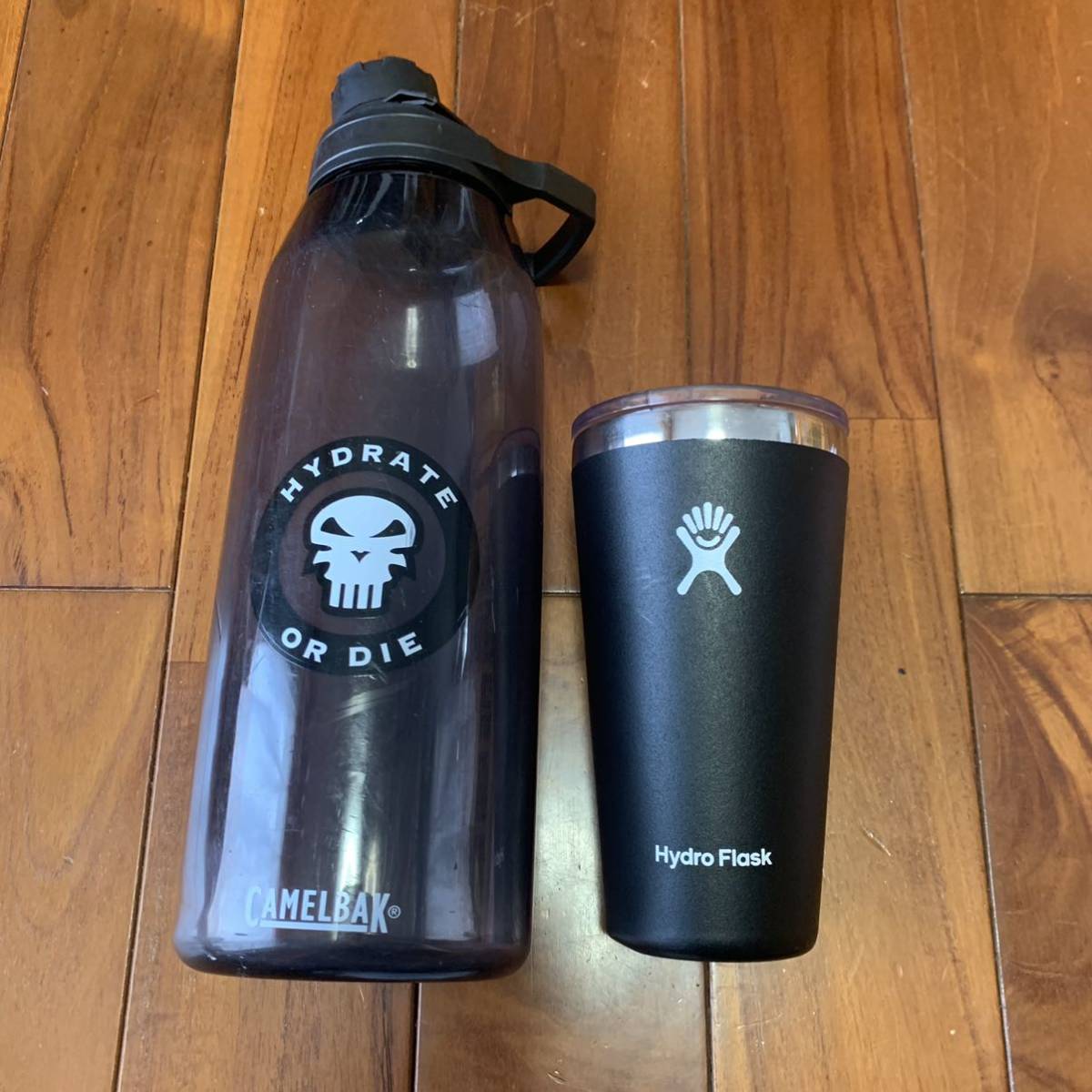 米海兵隊放出品 CAMELBAK キャメルバック チュート マグ Hydrate or Die HydroFlask ハイドロフラスク 水筒 ボトル セット (管理番号B05)_画像1