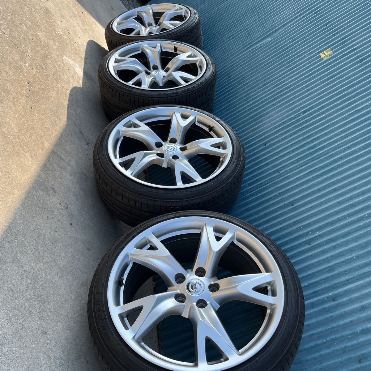 Yahoo!オークション - Z34 純正 19×9j 19×10j 225/40R19 255 Yahoo!オークション - Z34 純正 19×9j 19×10j 225/40R19 255