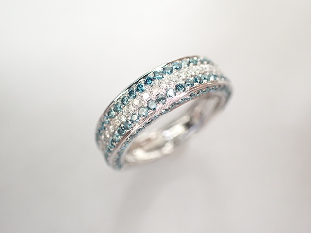 美品 K18WG ダイヤ/ブルーダイヤ(トリート)合計1.06ct リング 指輪