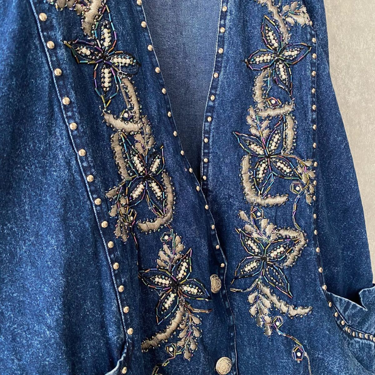 ヴィンテージ 花柄 刺繍 ビーズ デニムジャケット 古着 レトロ A717