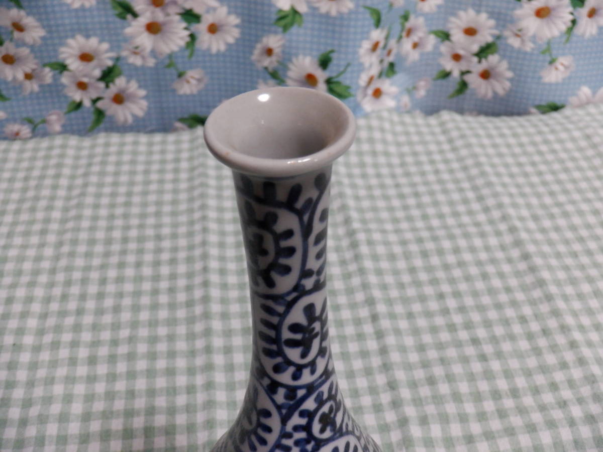 B4『砥部(とべ)焼 栖山窯 染付 タコ唐草模様 鶴首花入 花瓶 B4『砥部(とべ)焼 栖山窯 染付 タコ唐草模様 鶴首花入 花瓶