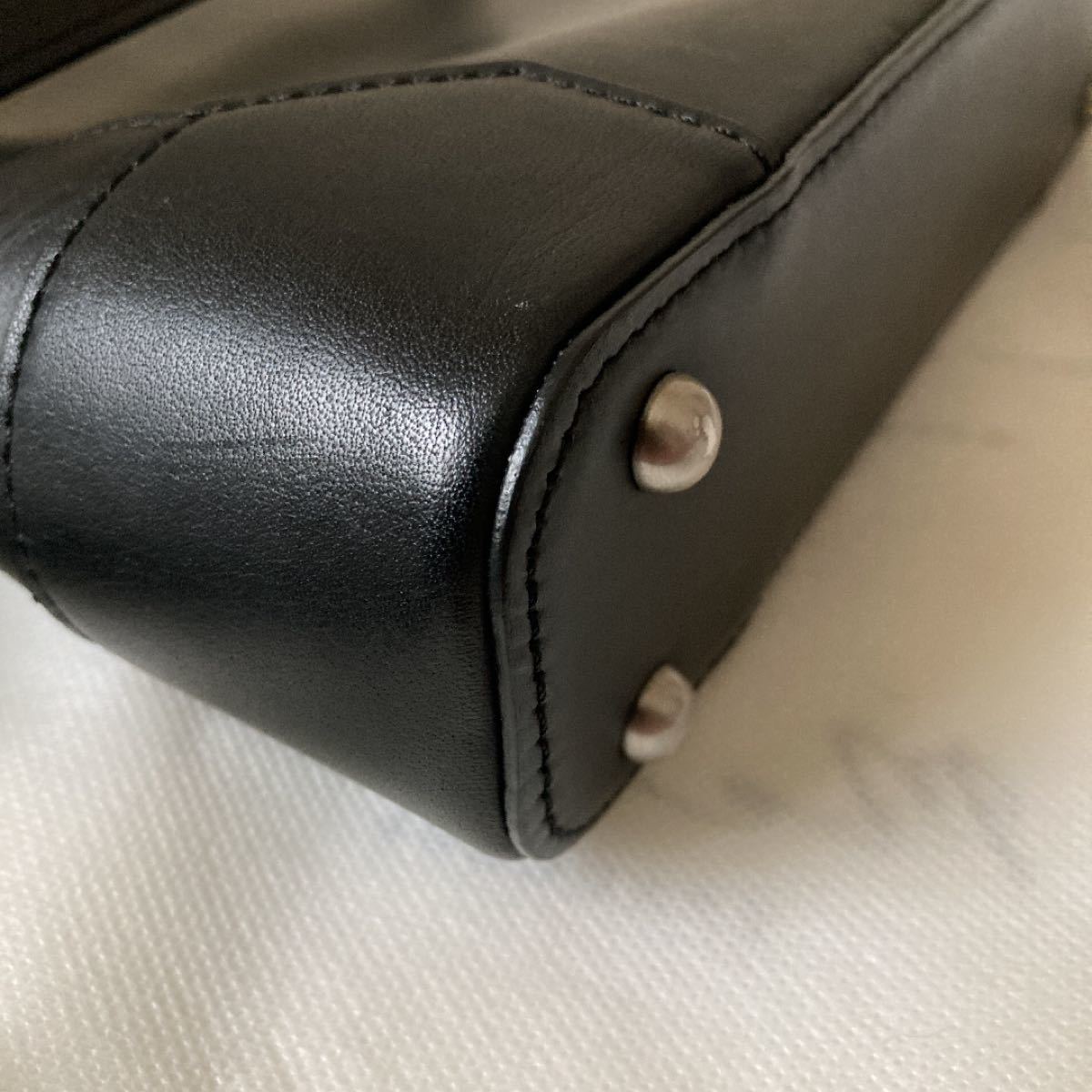 BURBERRY バーバリー ショルダーバッグ 肩掛けポシェット レザー