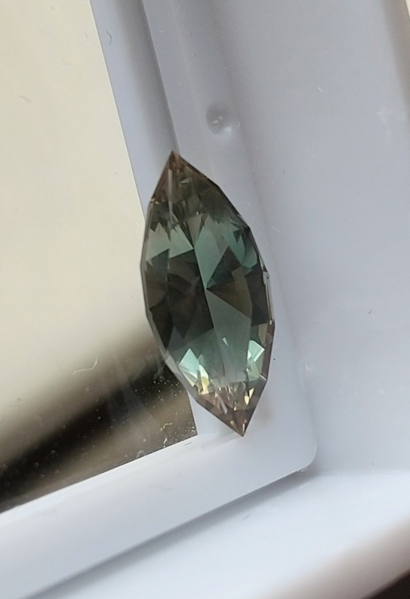 1.3ct オレゴンサンストーン ルース グリーン バイカラー