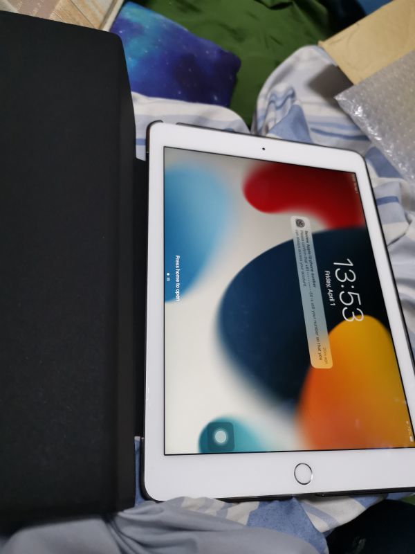 大きな取引 silver Wi-Fi+Cellular 2 Air iPad Apple MGH72J/A set