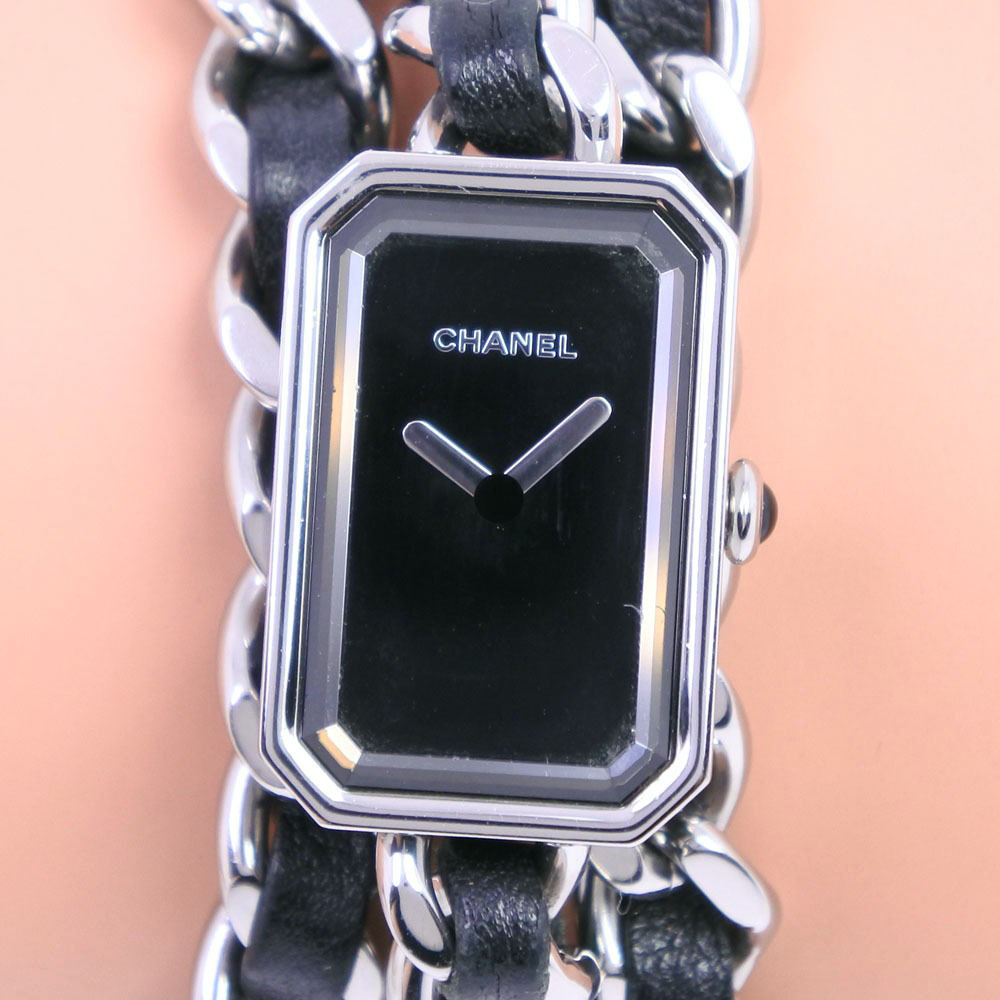 バーゲンで 【美品】シャネル レディース腕時計 2Q16 黒文字盤 シルバー マトラッセ 腕時計(アナログ)
