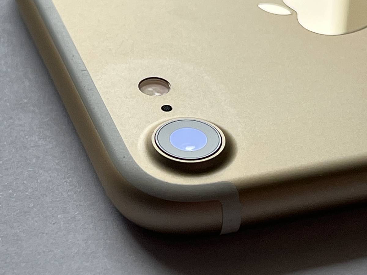 Apple iPhone 7 Gold 32GB MNCF2J/A★アップル アイフォーン ゴールド スマートフォン スマホ★SIMロックなし★送料込み_画像3