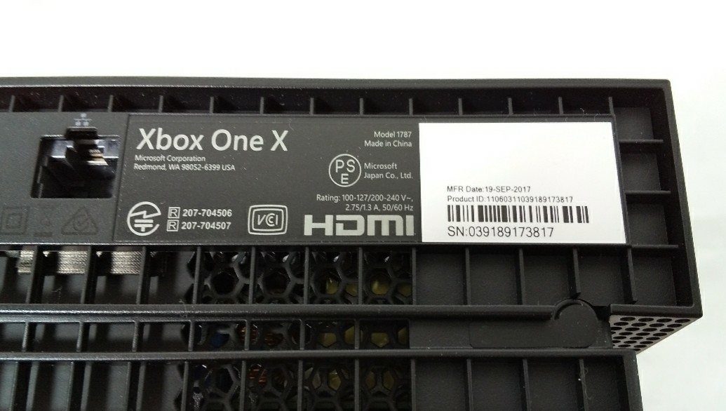【アウトレット】Xbox One X (CYV-00015)