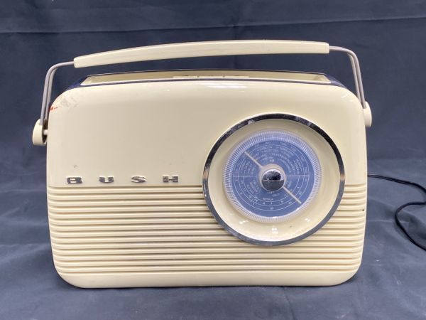 0404-1105ST⑩2028 ウエストリーク BUSH RADIO TR82 FM/AM ラジオ 昭和 