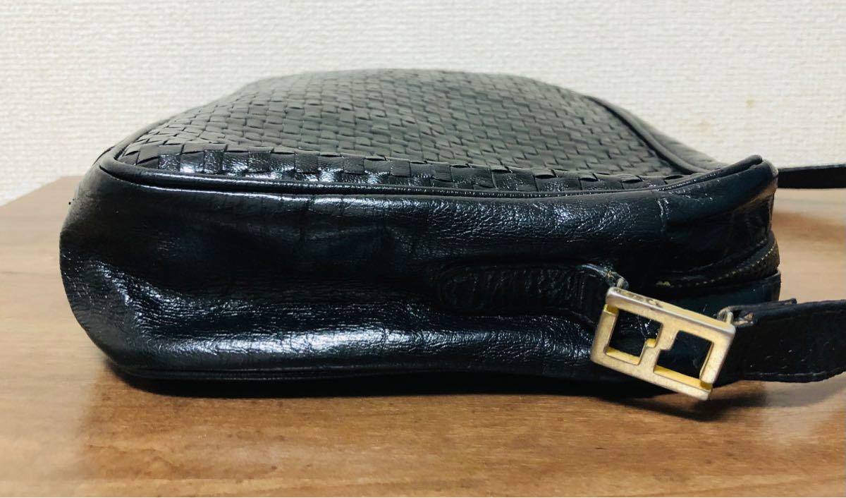 美品】FENDI/フェンディ ショルダーバッグ イントレチャート