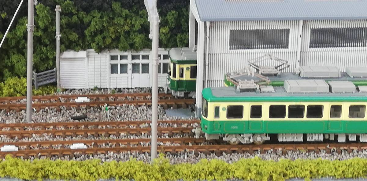 Nゲージ 鉄道ジオラマ完成品 (観賞用) 江ノ電 極楽寺検車区 の Nゲージ 鉄道ジオラマ完成品 (観賞用) 江ノ電 極楽寺検車区 の