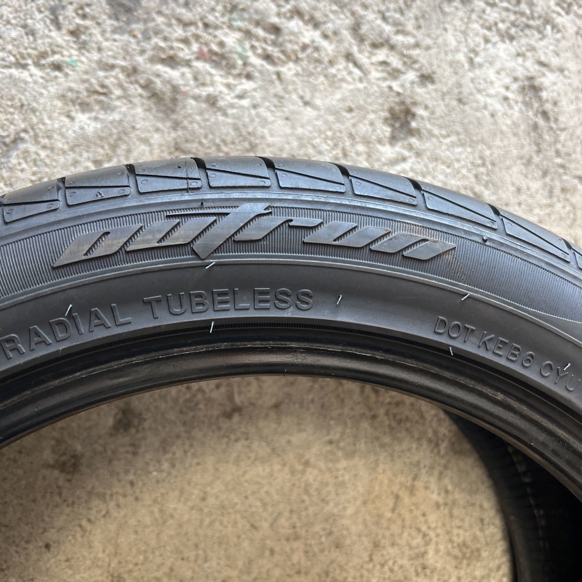 MOMO OUTRUN M3 225/45R17 94W 夏タイヤ4本セット_画像7