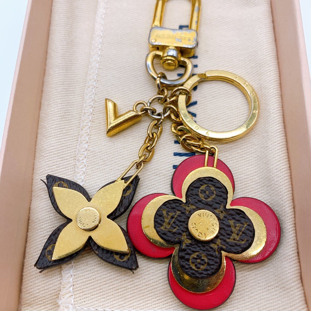 LOUIS VUITTON ポルトクレ ブルーミングフラワー キーリング