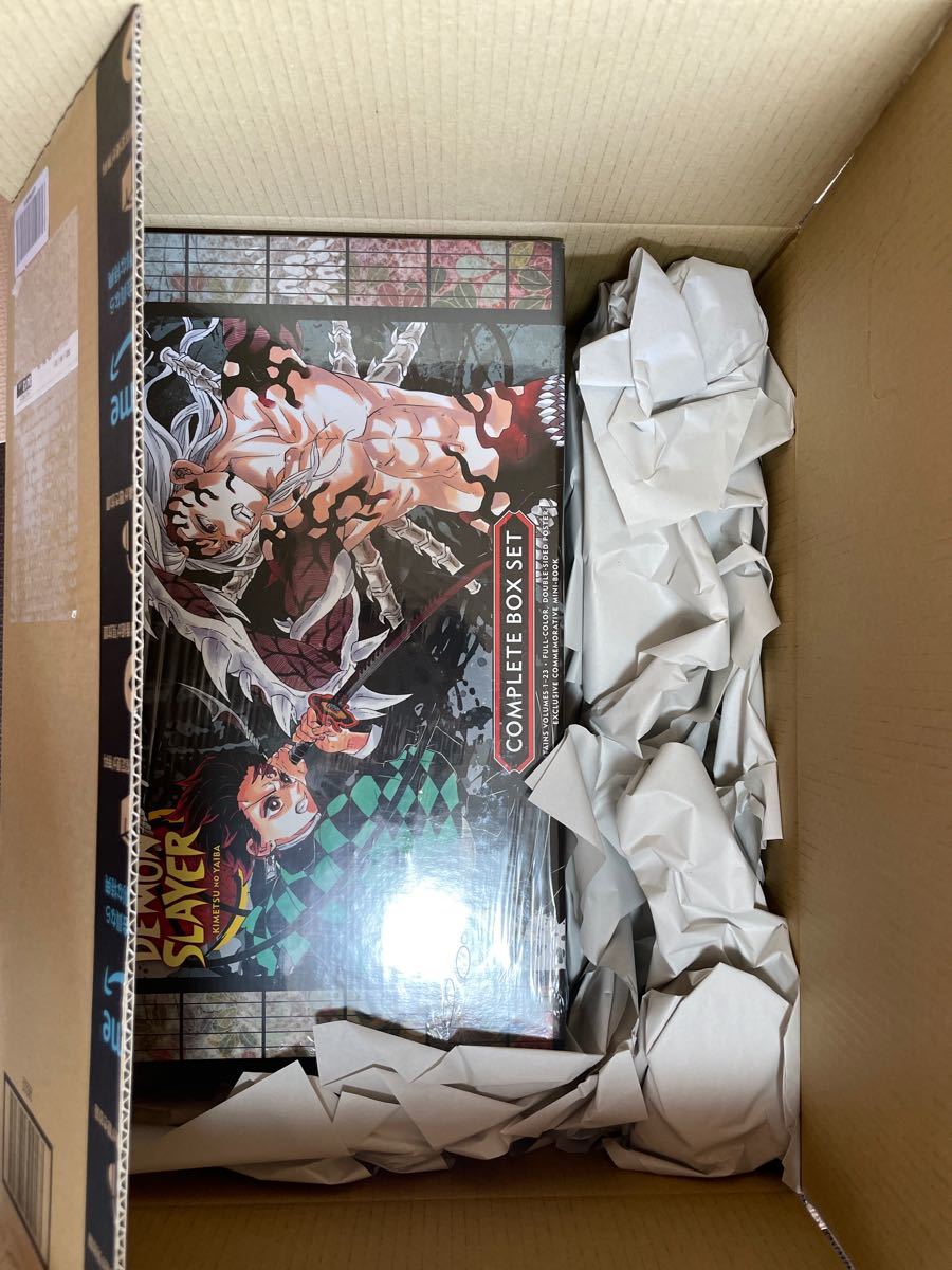 値下げ　鬼滅の刃　英語版　Demon Slayer Complete Box Set: Includes volumes 1-23