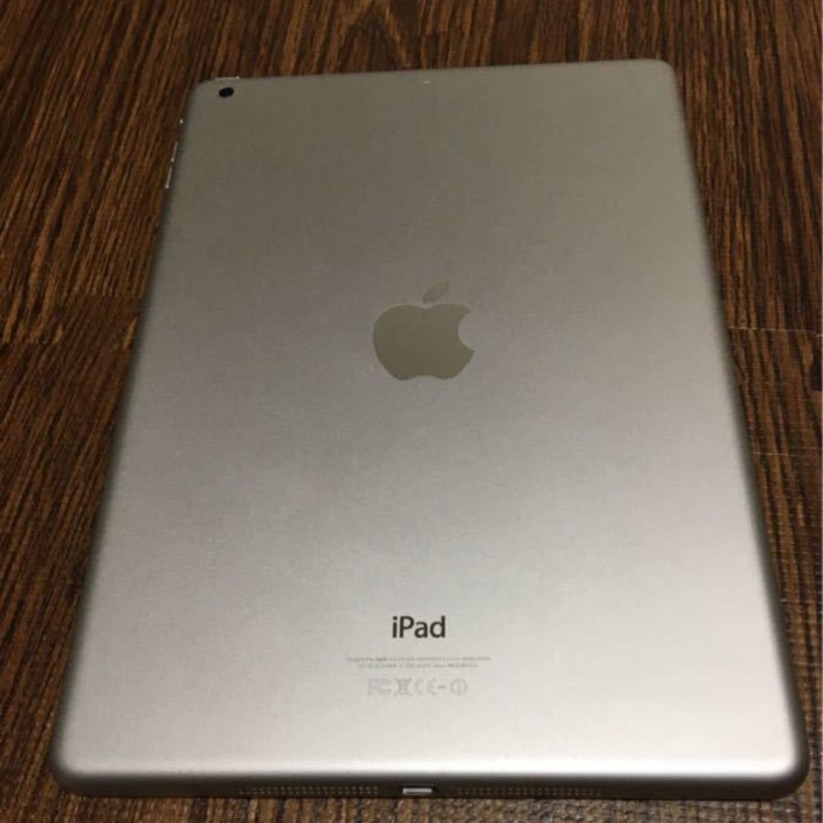 ☆美品☆ Apple iPad Air 16GB 9.7インチWi-Fi モデル、動作品 カバー付きで 初代 iPad Air 