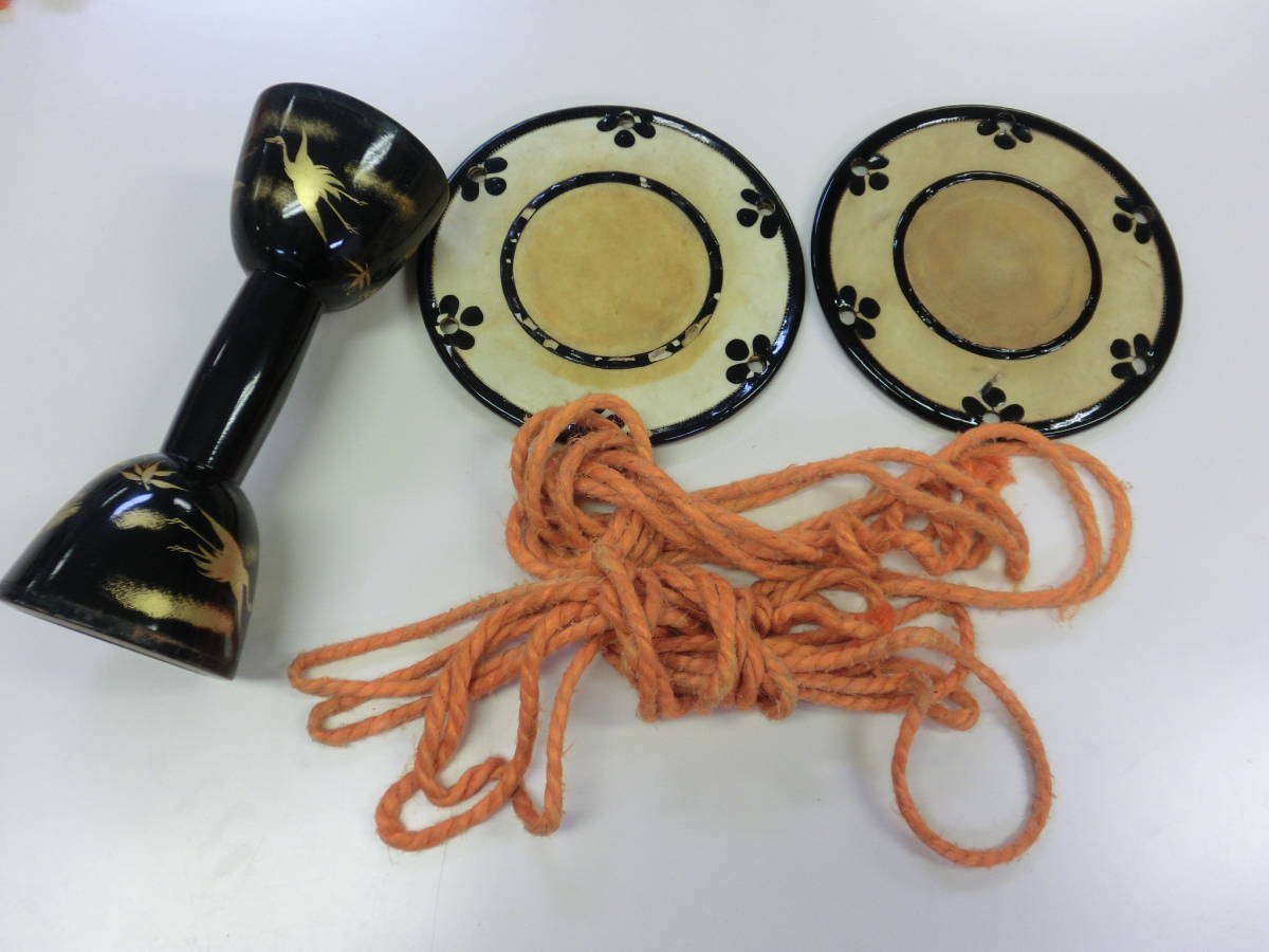 MZ0403-717 2464 【1円スタート】小鼓 和楽器 鶴 松 蒔絵 打楽器 時代