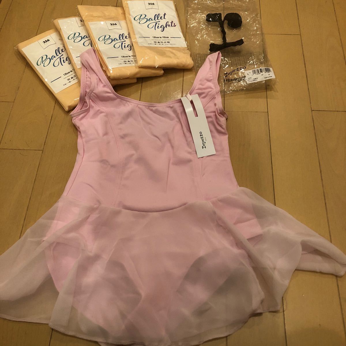新品 チャコット バレエ☆豪華なふんわりスカートのバラ色レオタード 