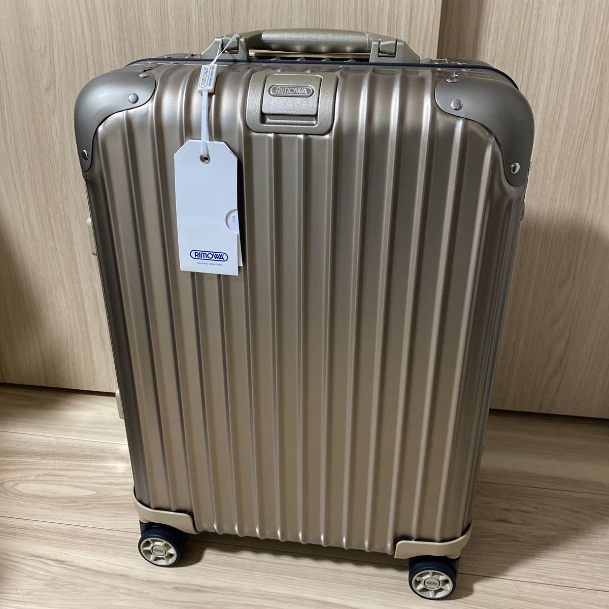 送料無料 新品未使用 RIMOWA(リモワ)/TOPAS TITANIUM CABIN 53 送料無料 新品未使用 RIMOWA(リモワ)/TOPAS TITANIUM CABIN 53