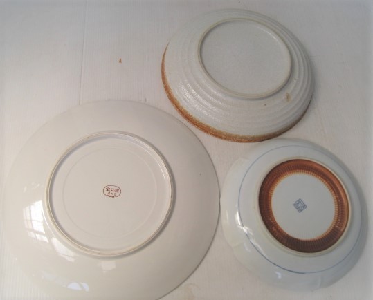14N４.7-71 大皿まとめて3枚　陶器の飾り皿　オブジェ 食器 和食器 テーブルウェア 焼き物 工芸品_画像2