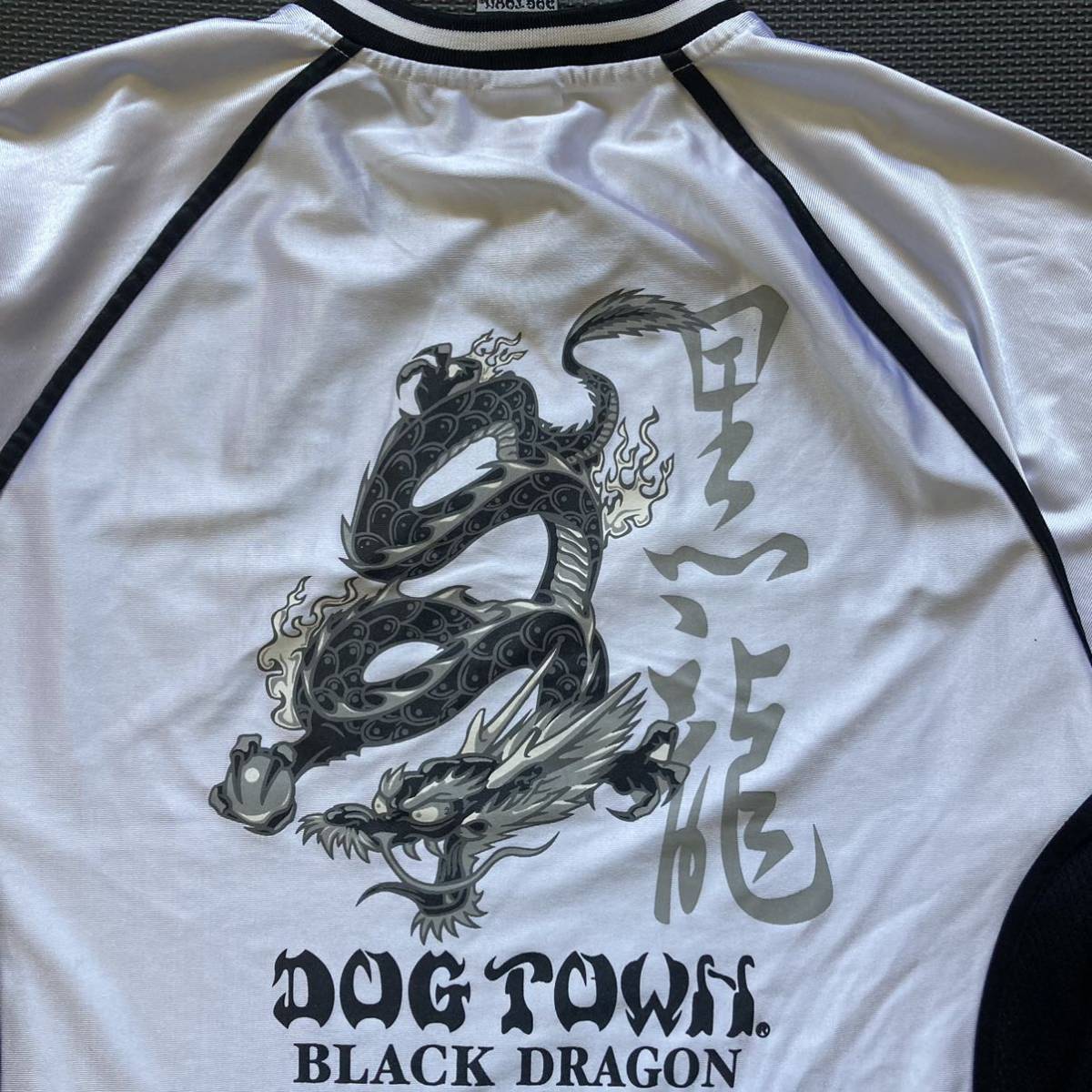 DOG TOWN ドッグタウン 黒龍 Vネック 半袖 Tシャツ XLの画像3