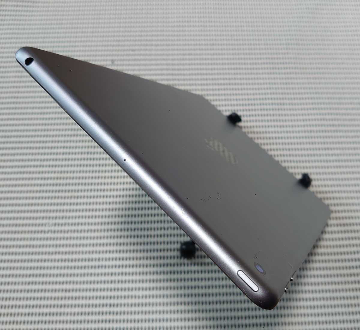 液晶無傷iPad第6世代(A1893)本体32GBグレイWi-Fiモデル完動品動作確認