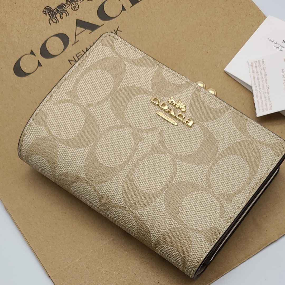 最新作 新品 COACH 折り財布 キスロック ミディアムウォレット