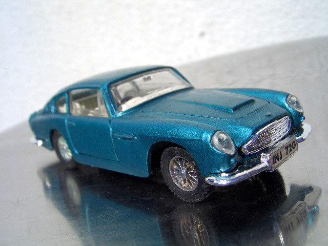 6†1960S DINKY TOYS ENGLAND ASTON DB6 №153 VINTAGE 紳士の車 アストンマーチン ヴィンテージ ディンキー トイズ 英国製 ノスタルジック_画像3