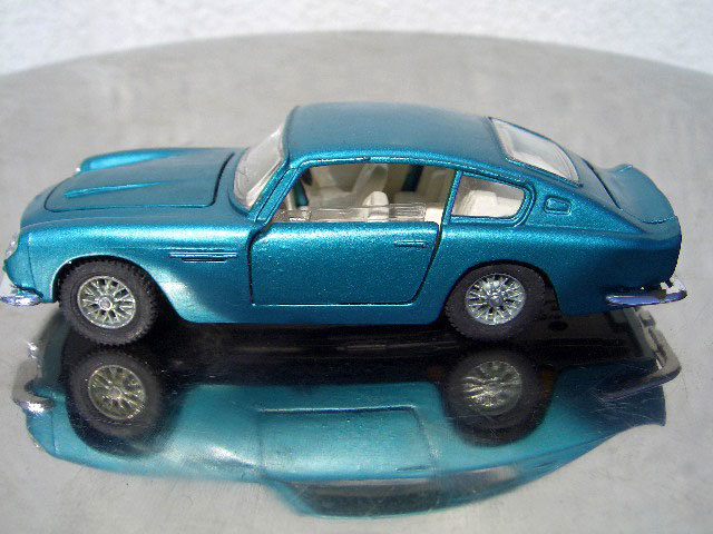 6†1960S DINKY TOYS ENGLAND ASTON DB6 №153 VINTAGE 紳士の車 アストンマーチン ヴィンテージ ディンキー トイズ 英国製 ノスタルジック_画像2