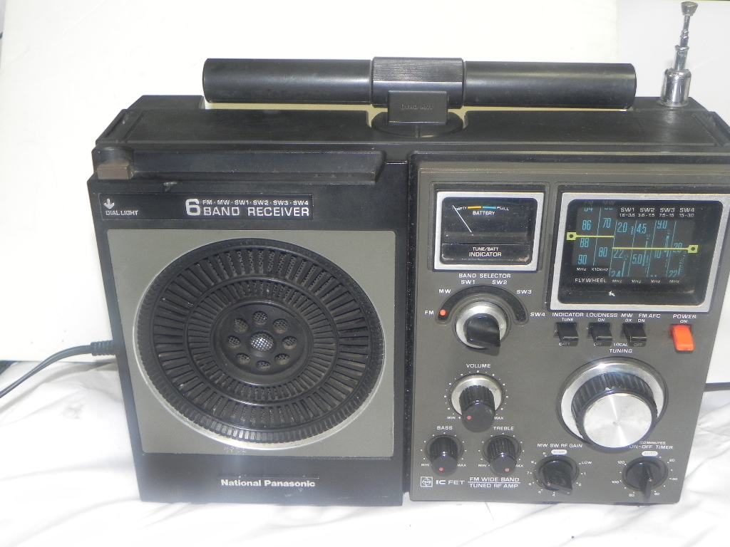 ☆AC電源動作OK☆National Panasonic COUGAR☆ RF-1180 ☆ FM/AM/SW