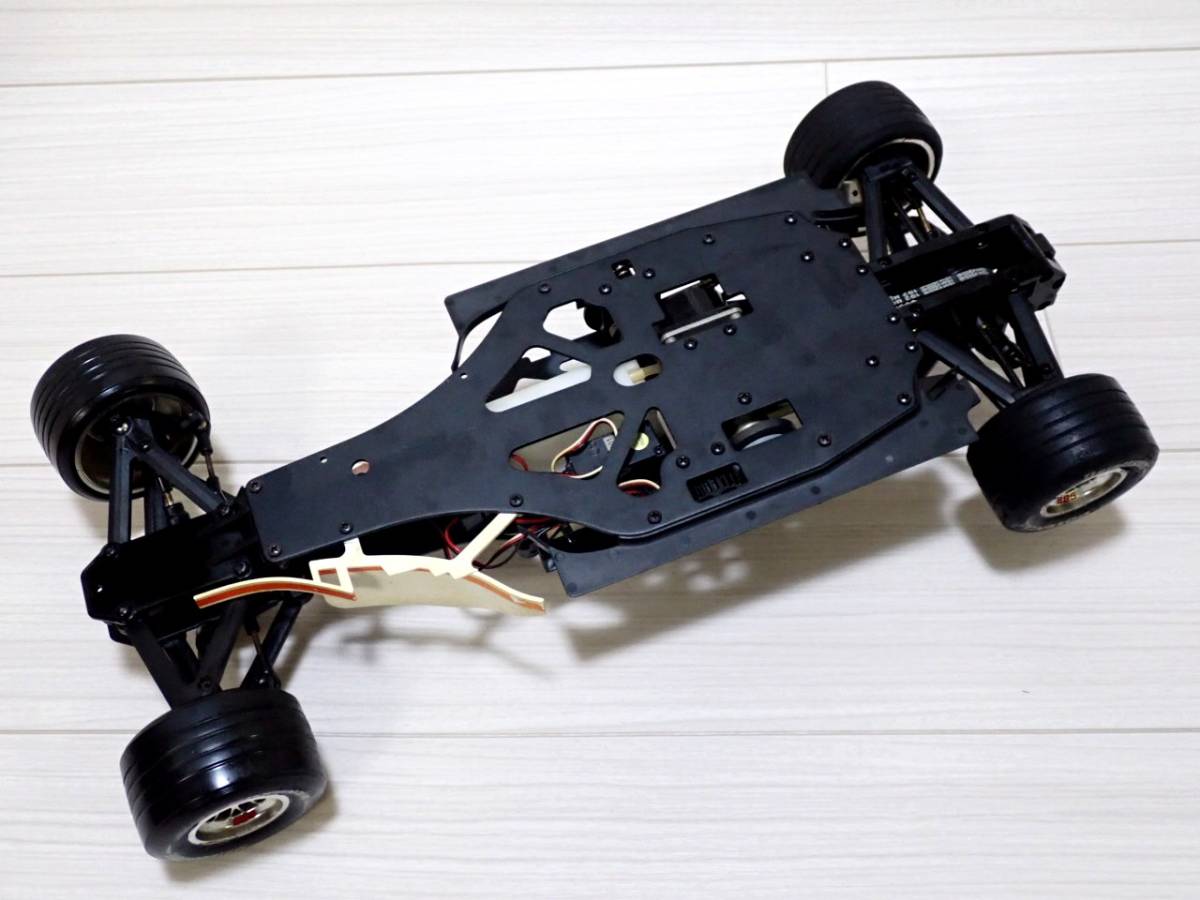 1/8 デアゴスティーニ F1 フェラーリ2004 GP エンジンカー シャーシ 1/8 デアゴスティーニ F1 フェラーリ2004 GP エンジンカー シャーシ
