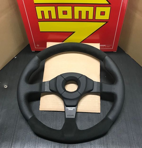 ラスト1本 送料無料 在庫商品のみ特価 MOMO ステアリング ファイター