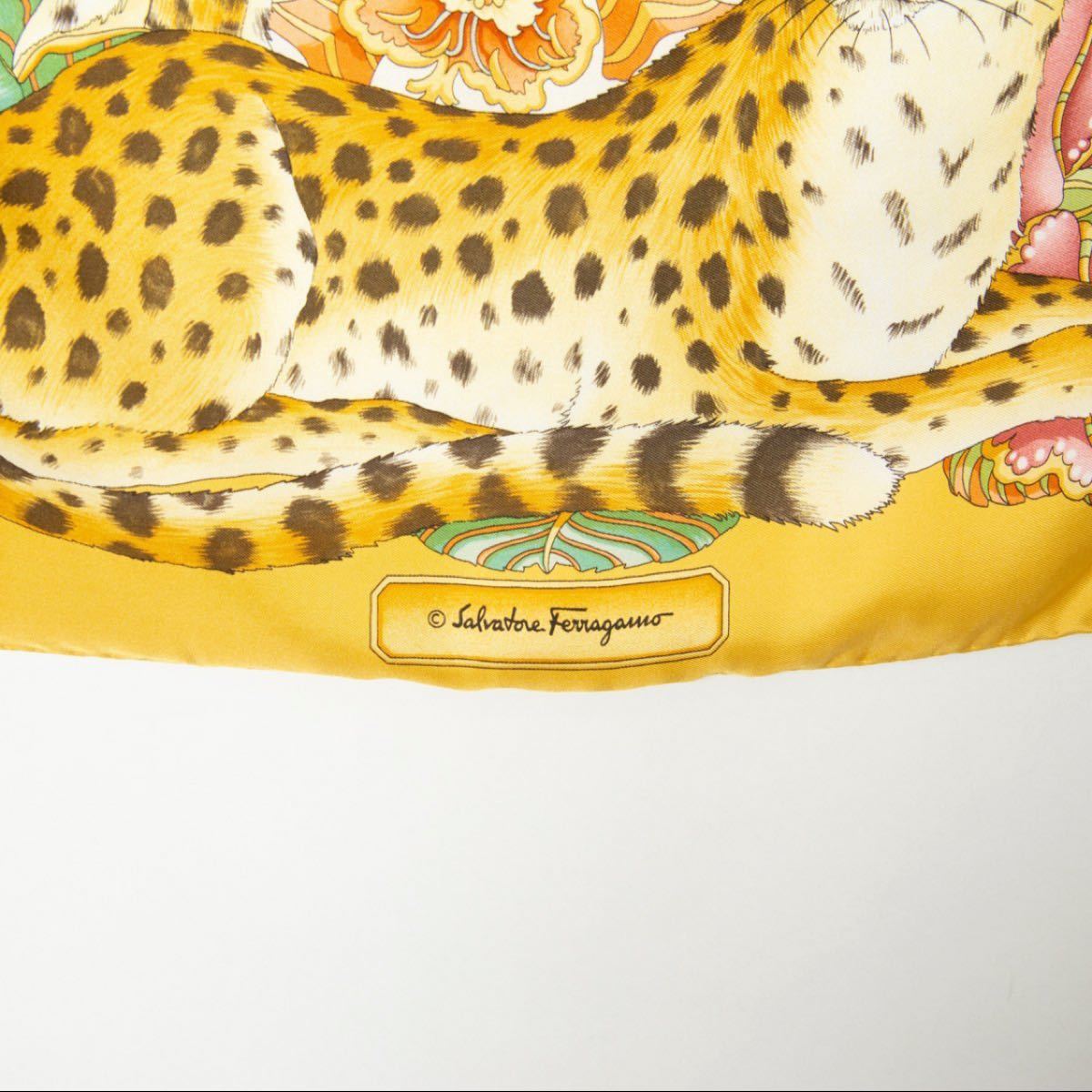 【美品】Salvatore Ferragamo サルヴァトーレフェラガモ スカーフ シルク レオパード 黄色 イエロー イタリア製