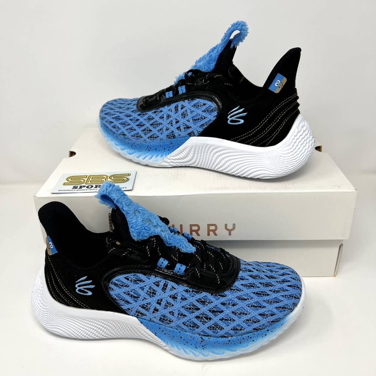 26.5cmのみ】 アンダーアーマー Curry Flow 9 セサミストリート