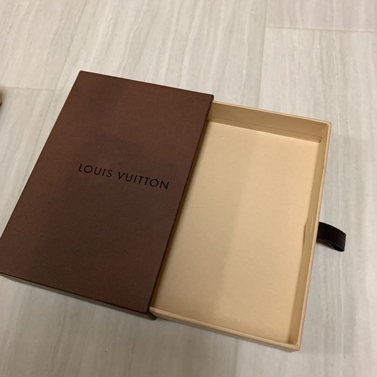 Christian Louboutin巾着・箱　　 LOUIS VUITTON 引出ケース　セット_画像3