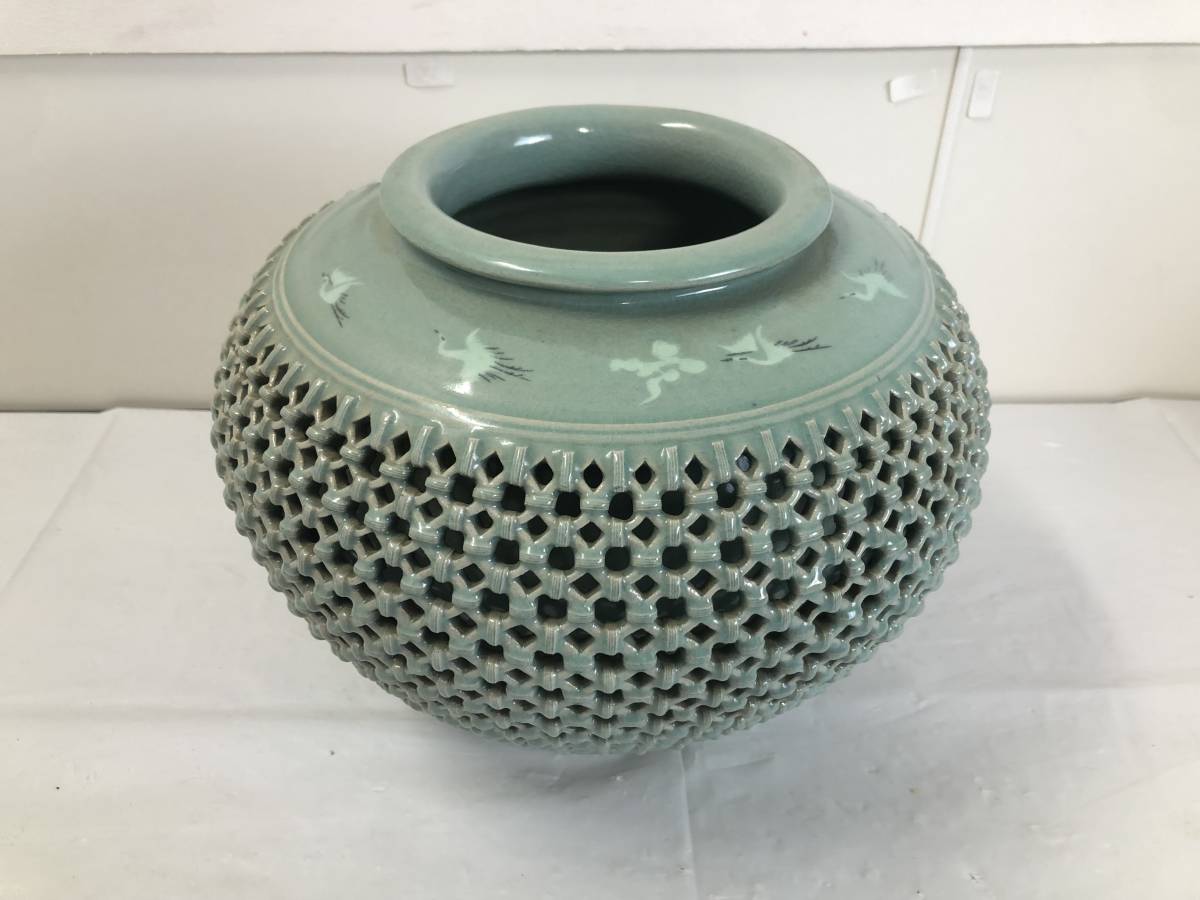 Yahoo!オークション - 高麗青磁 花瓶 透かし 花器 青磁 陶器 花生け Yahoo!オークション - 高麗青磁 花瓶 透かし 花器 青磁 陶器 花生け