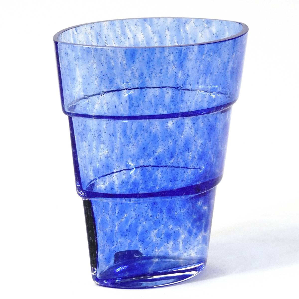北欧ビンテージ スウェーデン KOSTA BODA コスタボダ 花瓶 デザインブルーガラス ハンドメイドフラワーベース 高さ14㎝ マーブル調 TSMの画像3