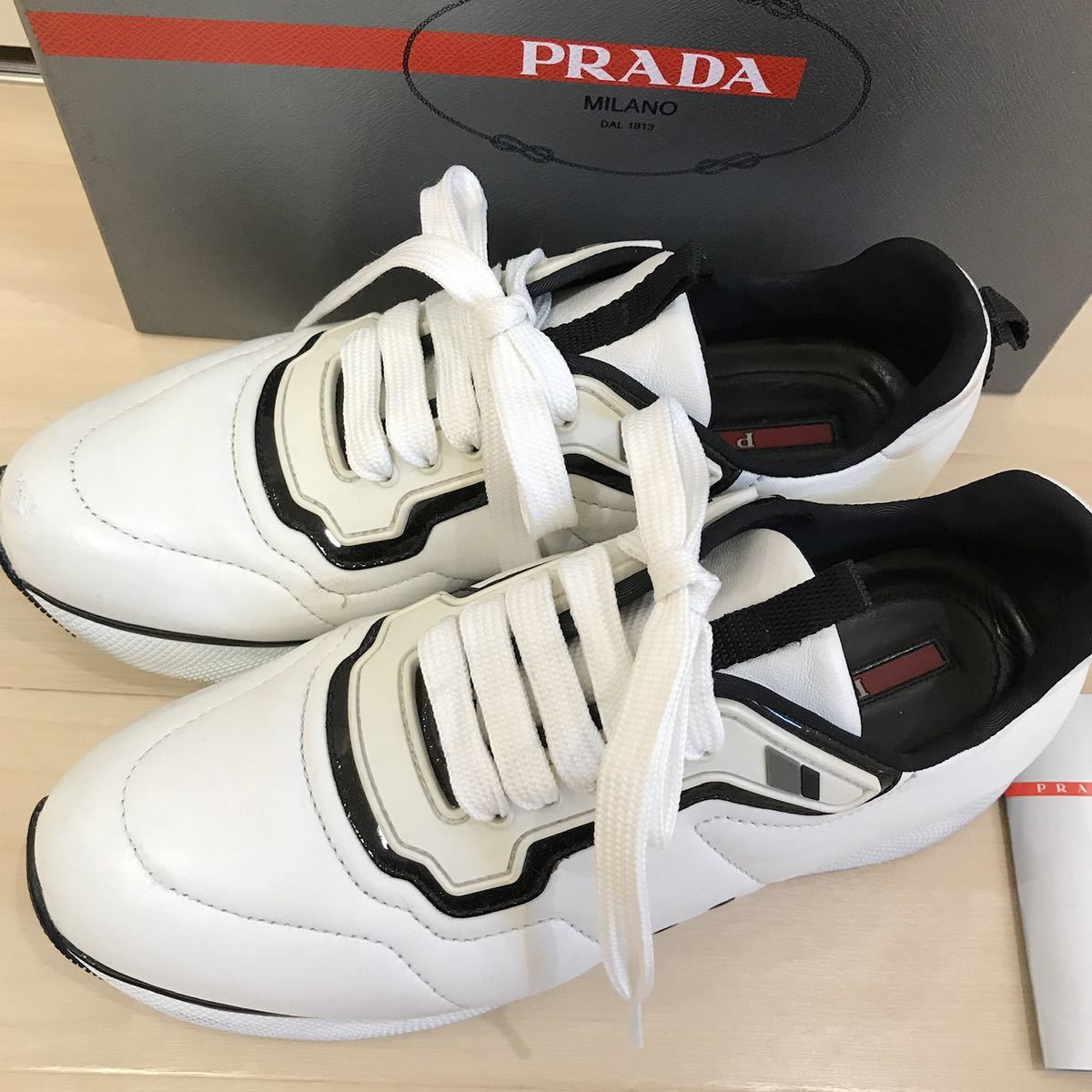 美品 PRADA プラダ レディース スニーカー 38.5 25センチ レザー 白