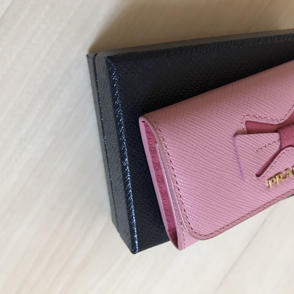 新型金具 極美品 PRADA プラダ リボン キーリング付 キーケース | www