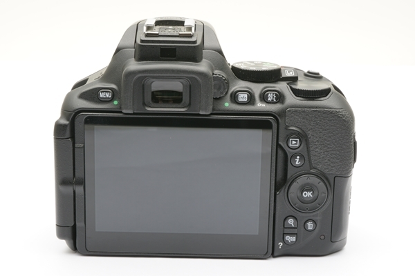 【フジヤカメラ】難有り品 Nikon D5600 (バッテリー／充電器付き) ニコン APS-Cセンサー デジタル一眼レフ_画像2