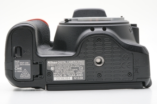 【フジヤカメラ】難有り品 Nikon D5600 (バッテリー／充電器付き) ニコン APS-Cセンサー デジタル一眼レフ_画像4