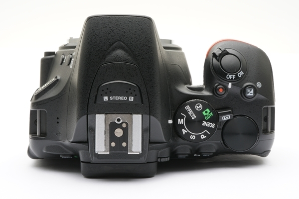 【フジヤカメラ】難有り品 Nikon D5600 (バッテリー／充電器付き) ニコン APS-Cセンサー デジタル一眼レフ_画像3