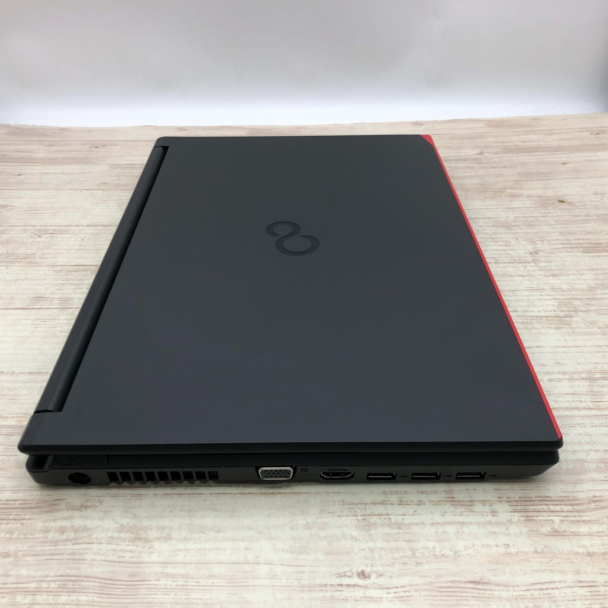 富士通 LIFEBOOK A579/B Core i5 8365U 1.60GHz/4GB/256GB(SSD