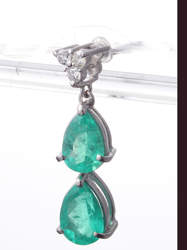 * highest color emerald 2+2 stone + dia. Pt850 made earrings *4.3g/IP-6137