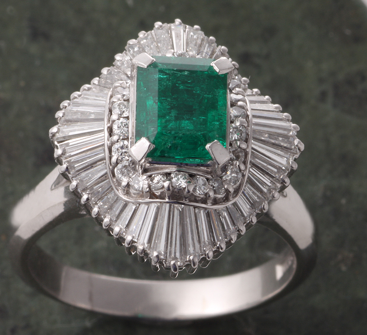 *. height. Colombia emerald 1.35CT+ dia. 18 number ring *12.4g/IP-5626