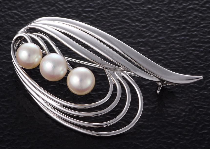 豪華で新しい ☆アコヤ真珠3珠のSILVER製ブローチ・6.8g/IP-5321 真珠