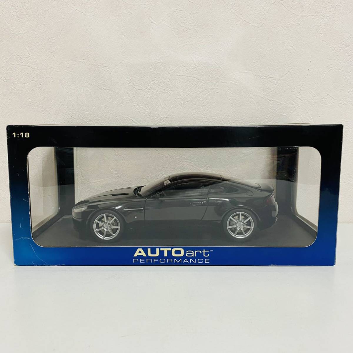 【中古品】AUTOart PERFORMANCE オートアート 1/18スケール ASTON MARTIN V8 VANTAGE アストンマーティン V8 ヴァンテージ ミニカー