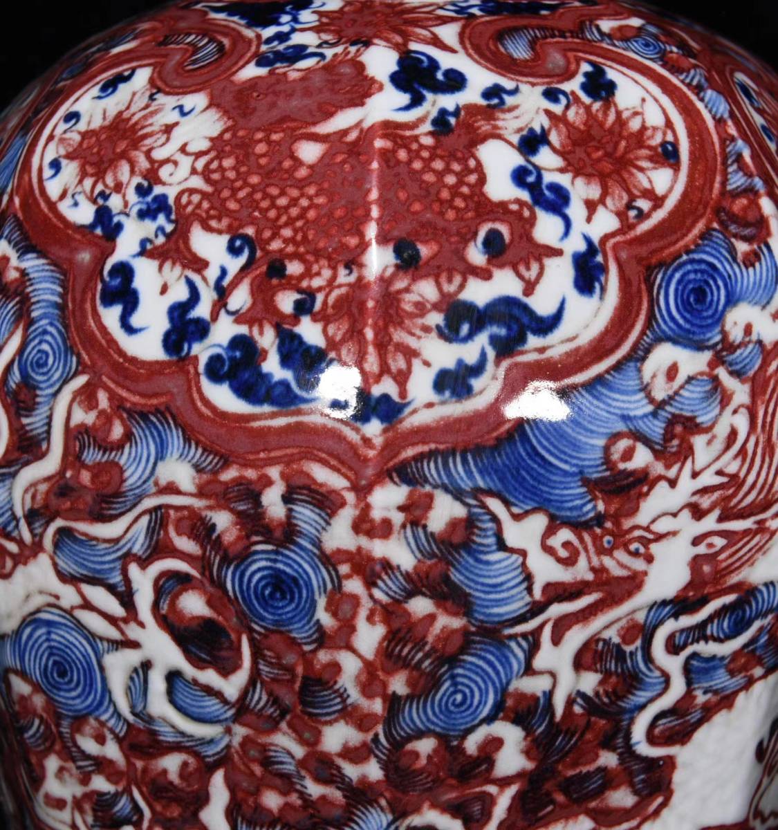 元］ 古陶磁器 青花釉裡紅浮彫龍紋梅瓶一対 極細工 骨董品 古賞物 中国