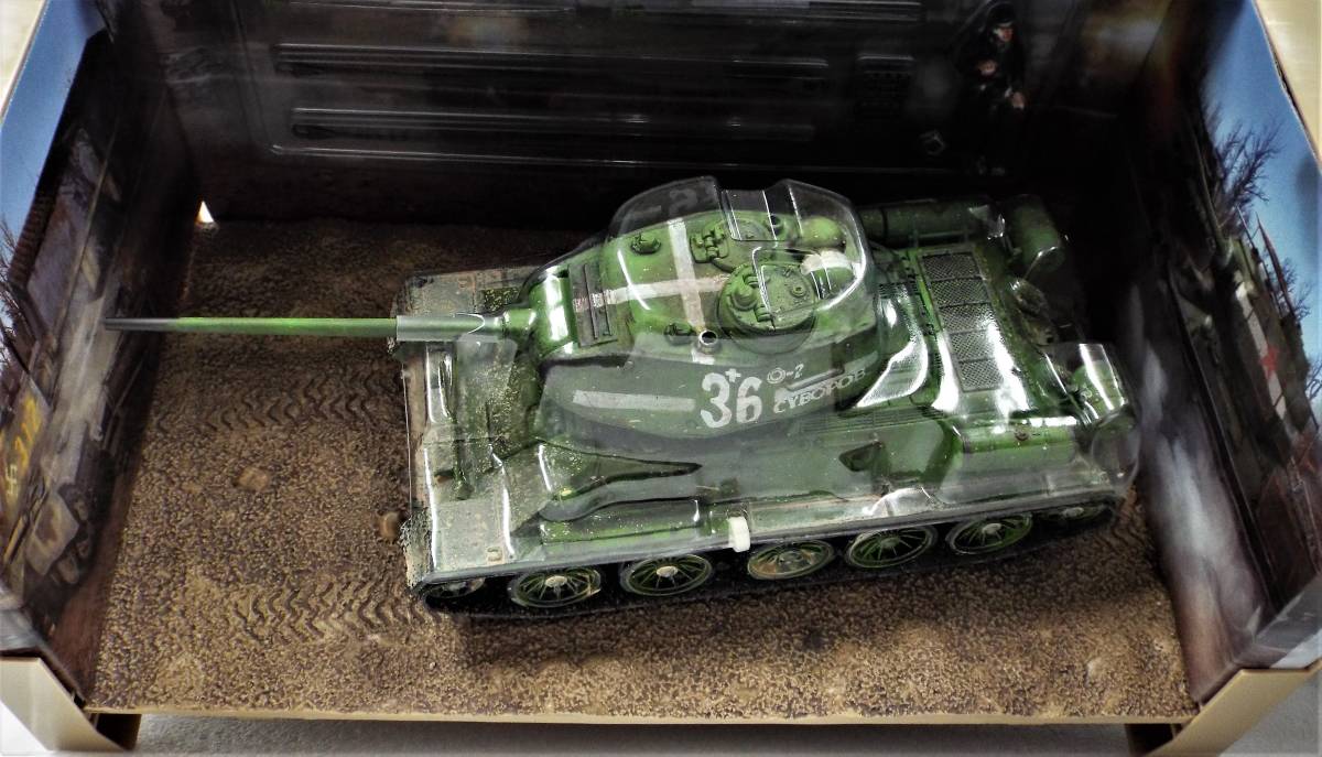 日本製格安1/32 ソヴィエト軍戦車 T-34-85 (1944年モデル)第55戦車旅団 1945年 ベルリン汚しバージョン 一部ダイキャスト製の完成品 戦車、軍用車両